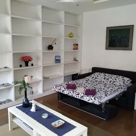 Modern And Classic Meet Λιουμπλιάνα